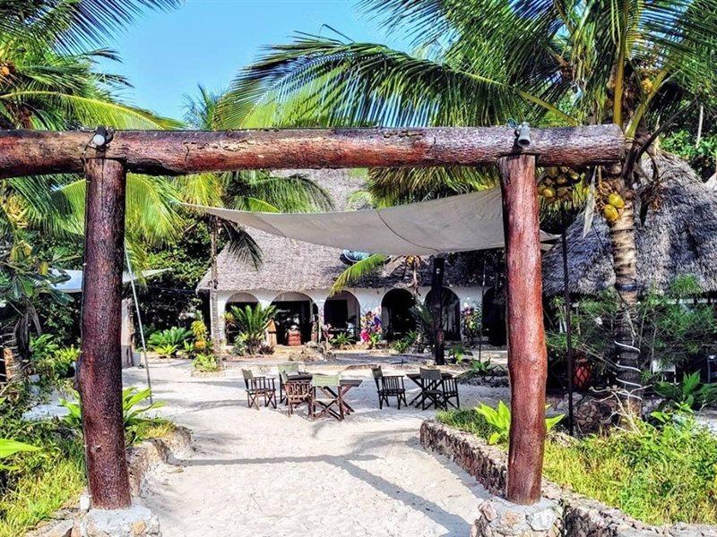 Waikiki Resort Pwani Mchangani Exterior photo