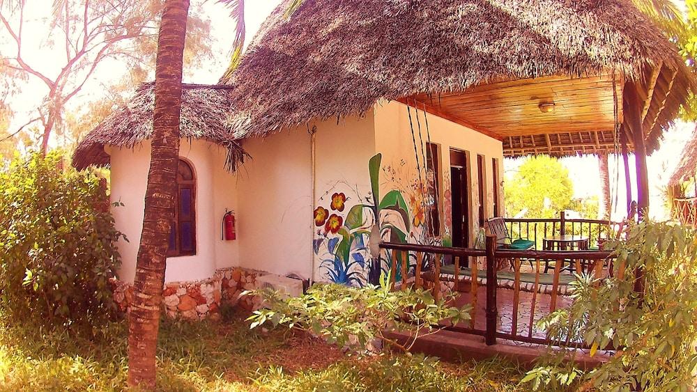 Waikiki Resort Pwani Mchangani Exterior photo