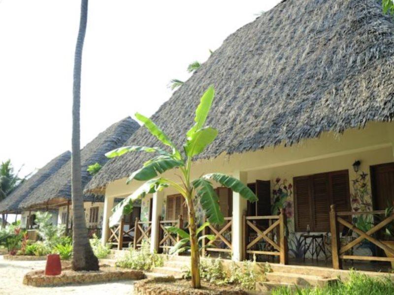 Waikiki Resort Pwani Mchangani Exterior photo