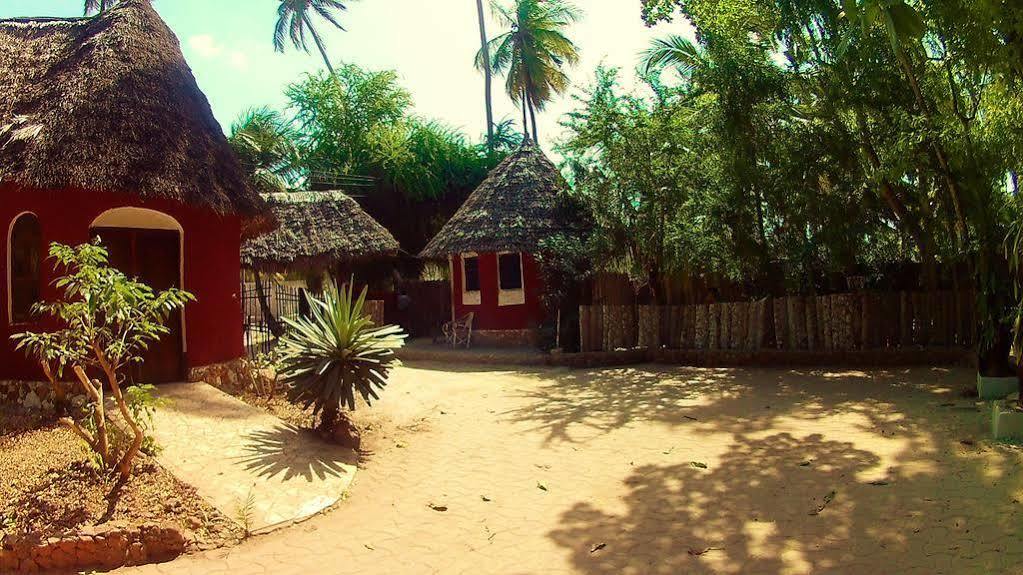 Waikiki Resort Pwani Mchangani Exterior photo