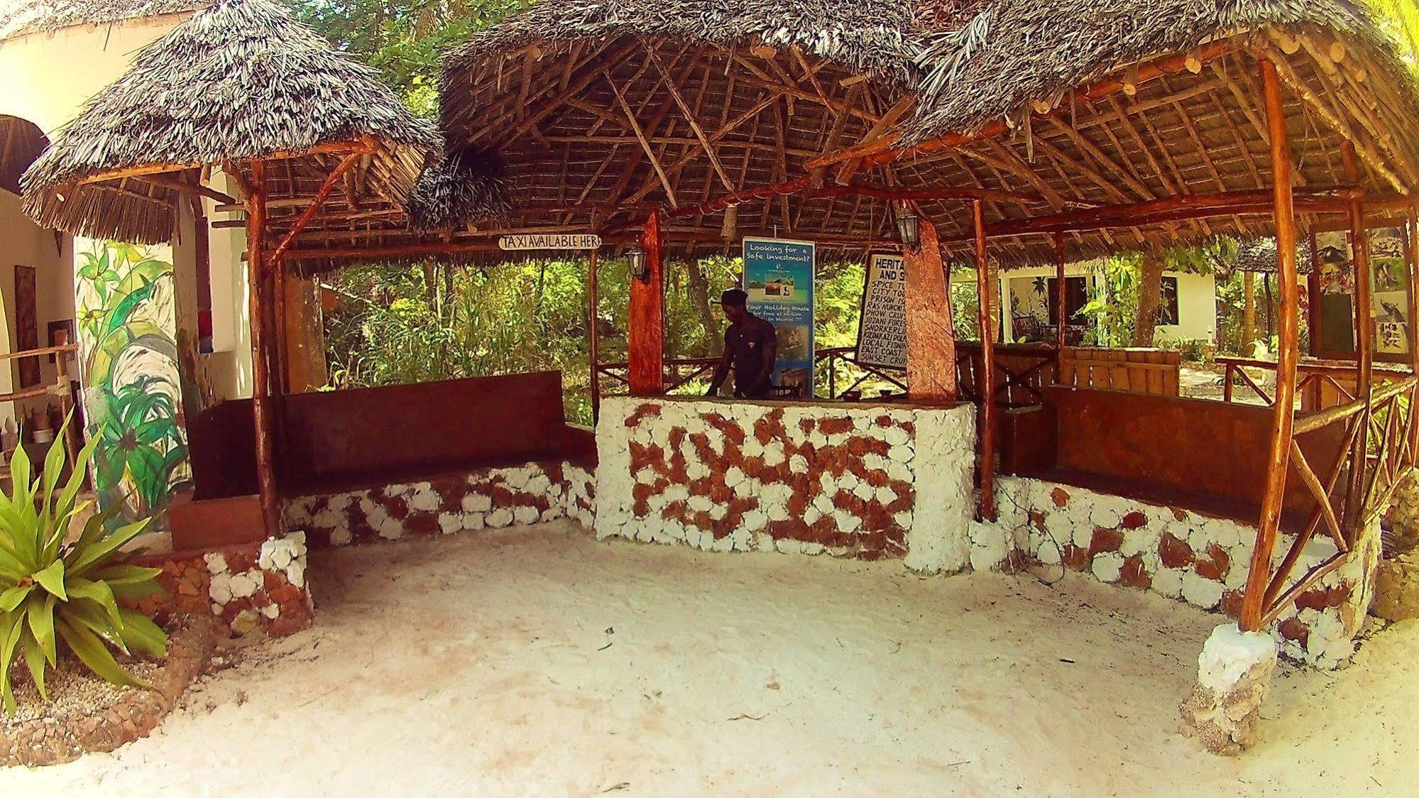 Waikiki Resort Pwani Mchangani Exterior photo